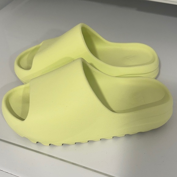 Yeezy Highlighter Yellow Slide Sandals - Picture 3 of 7